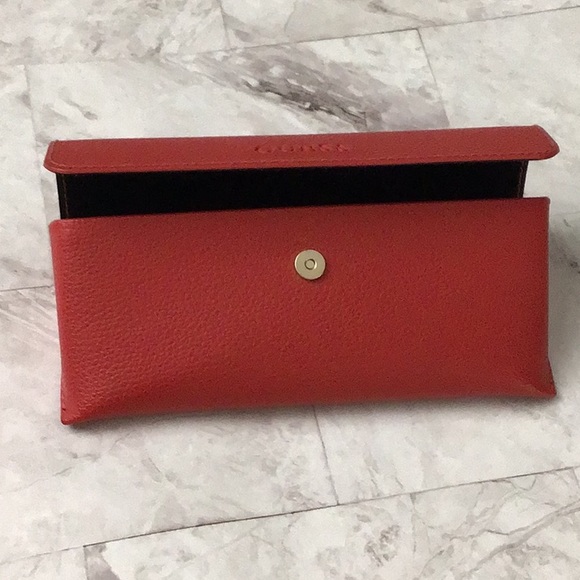 GUESS eyeglass replacement, red sunglasses case - Picture 2 of 4